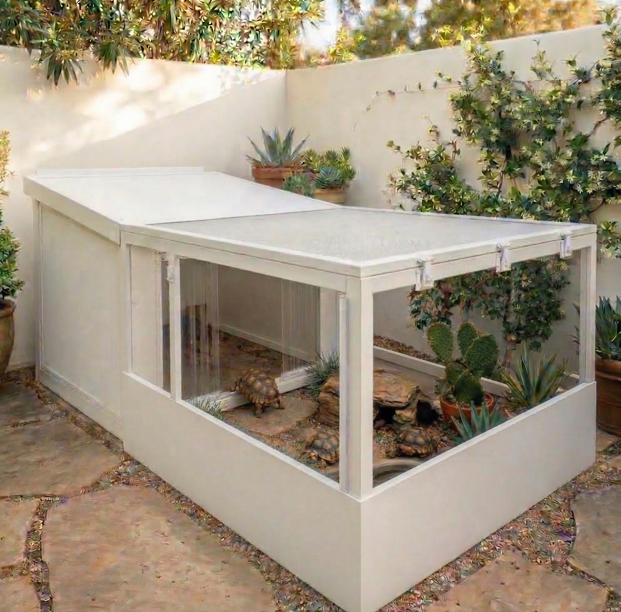 Insulated Pet enclosure with screen run